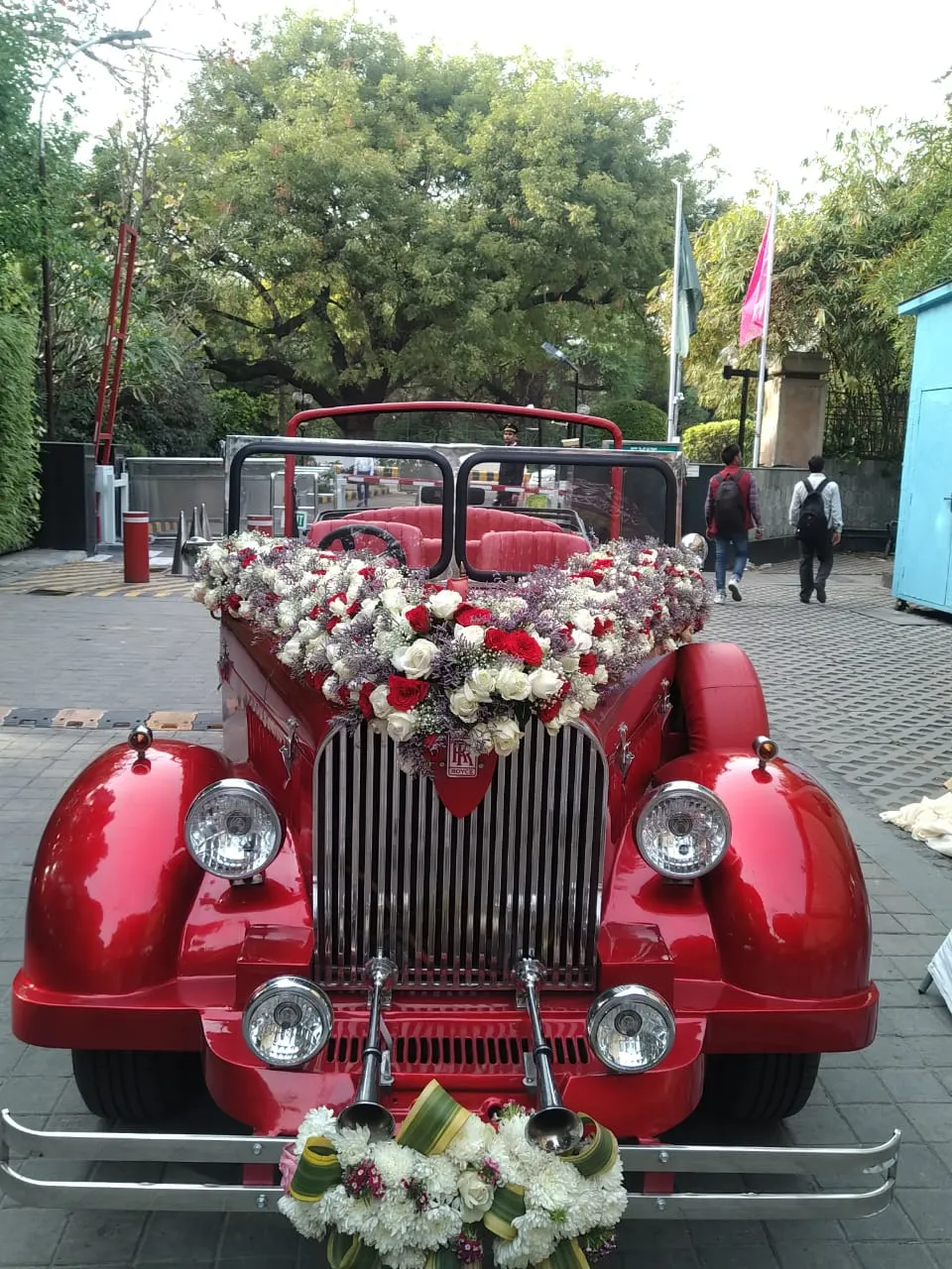 Rent Rolls Royce 1939 Vintage (Red) in Delhi at Affordable Price